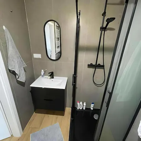 77 Wiktoryn Studio Apartment